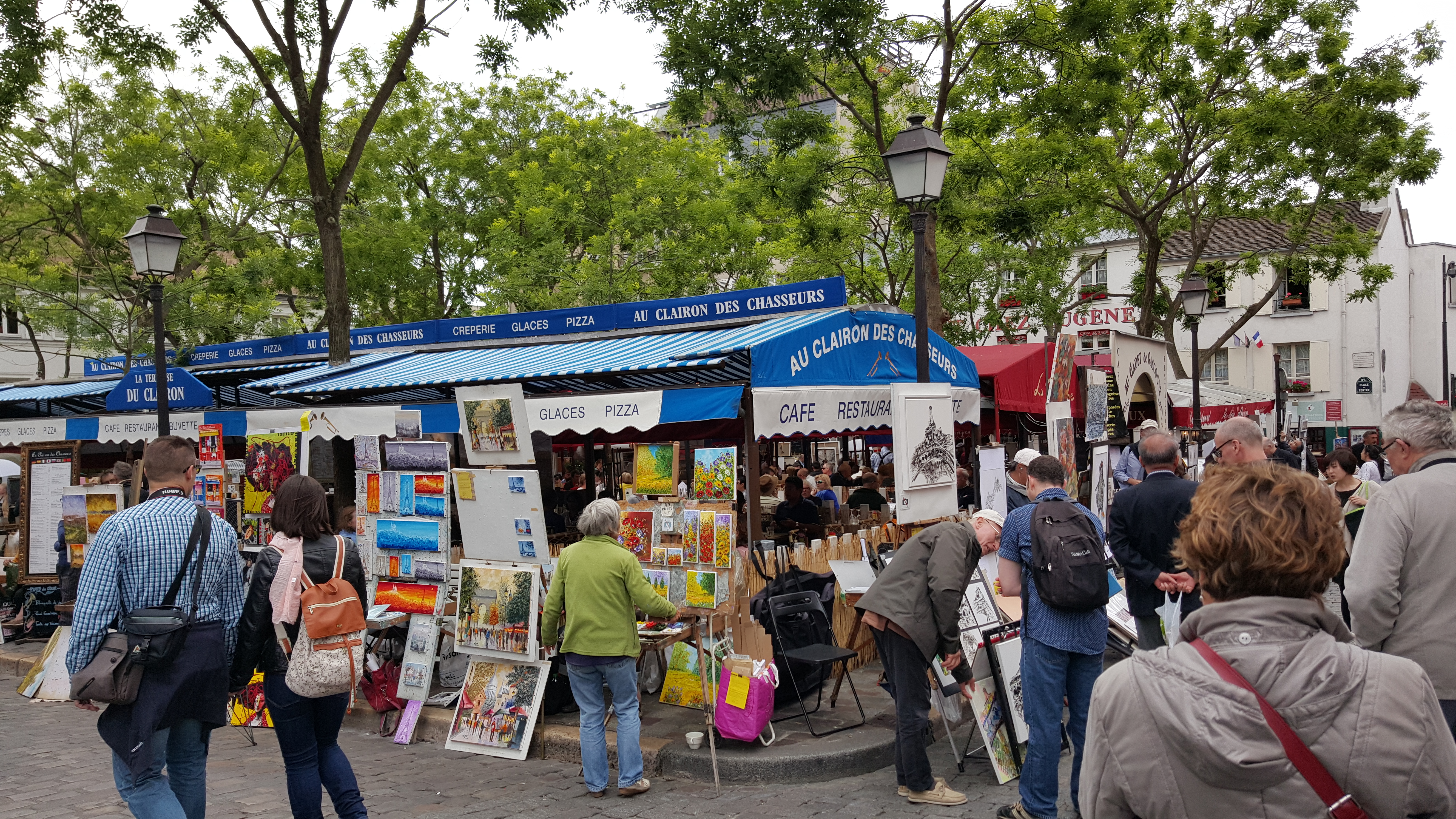 Artists working outdoors in Paris