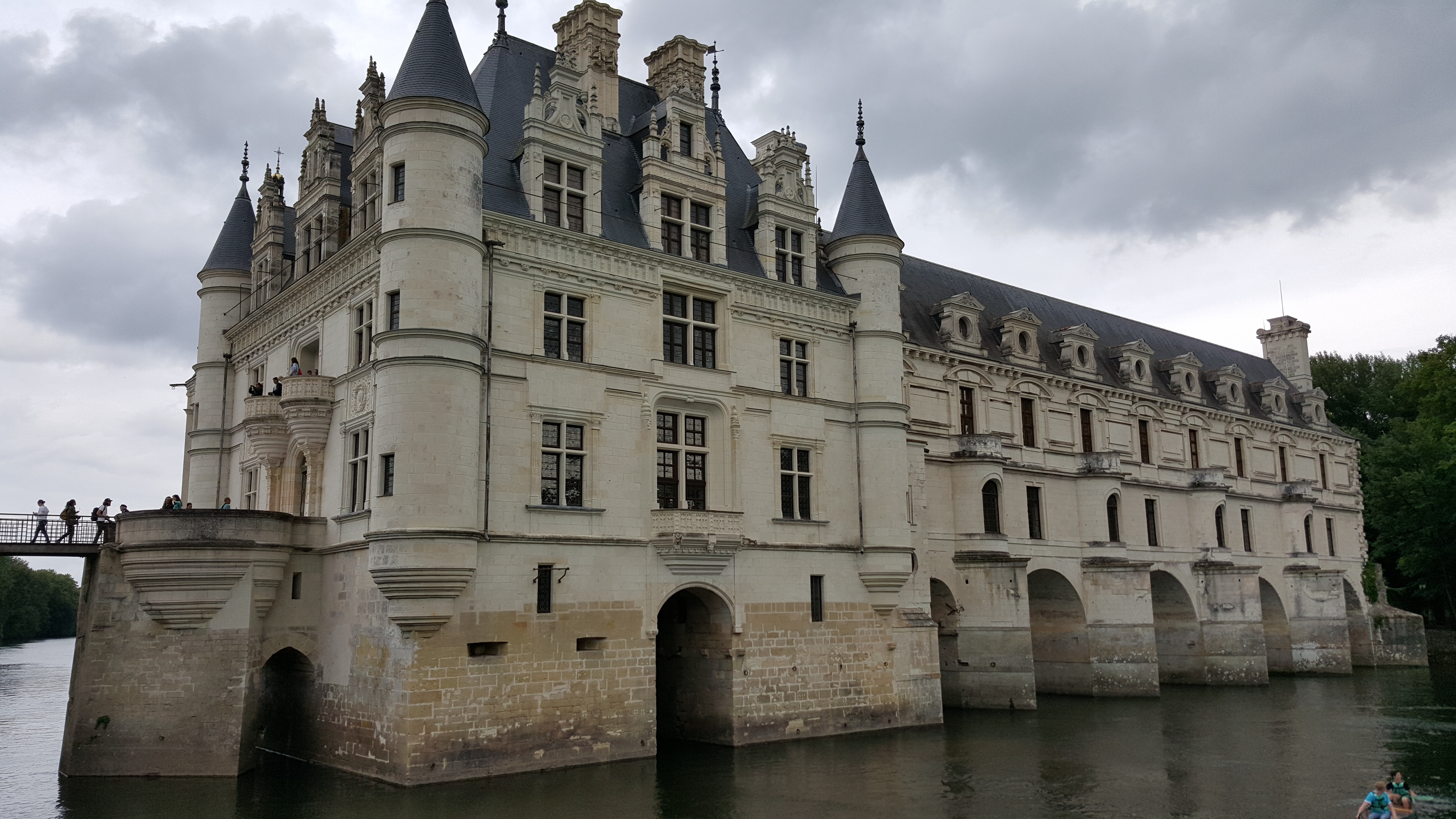 Château de Chenonceau spanning the River Cher
